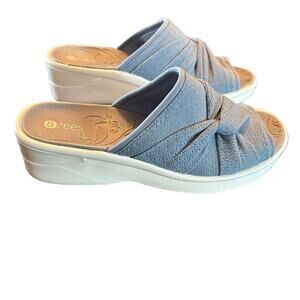 BZees Smile II Comfort Slip On Wedge Sandals Flexible Outsole NEW Size 9.5